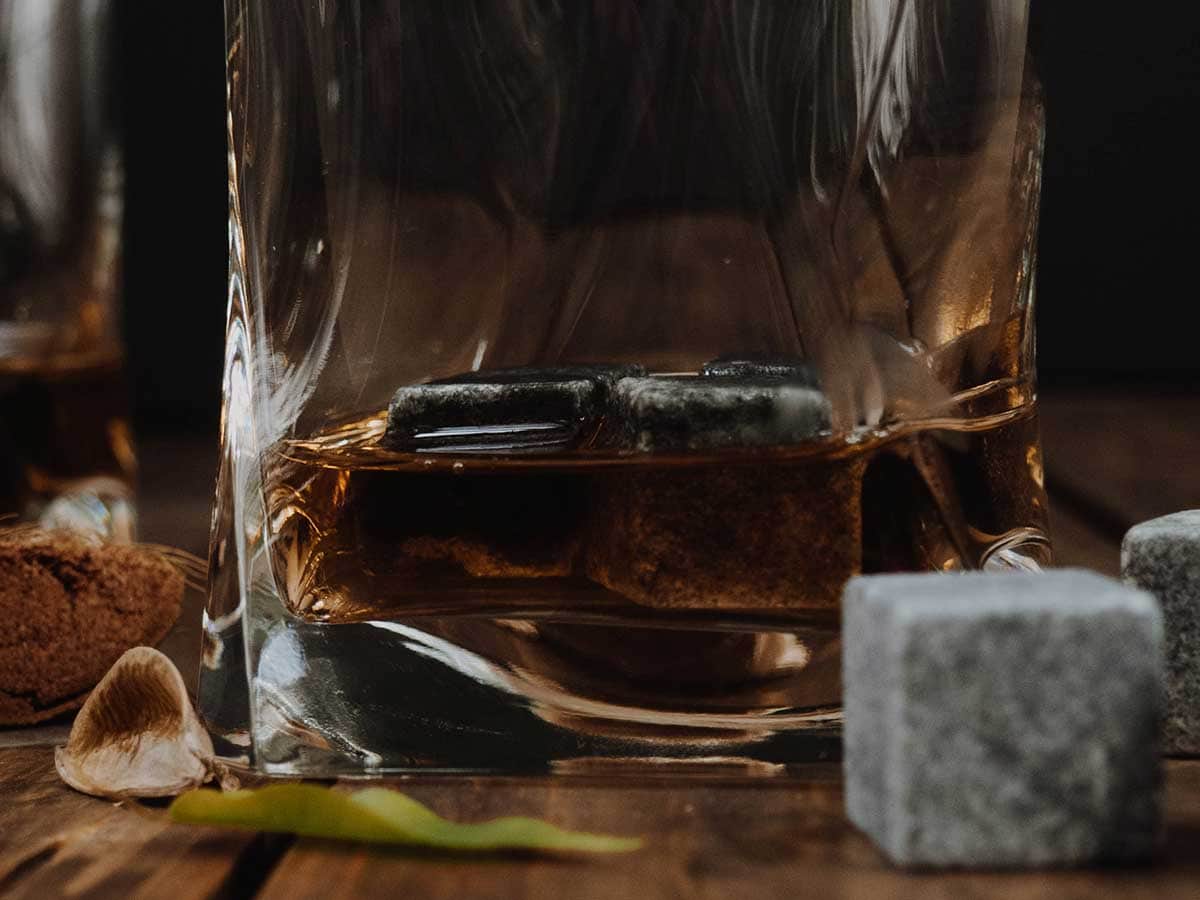 Whisky Sipping Stones SOAPSTONE 9 ICE Cubes & Velvet Pouch New BOXED Best GIFT
