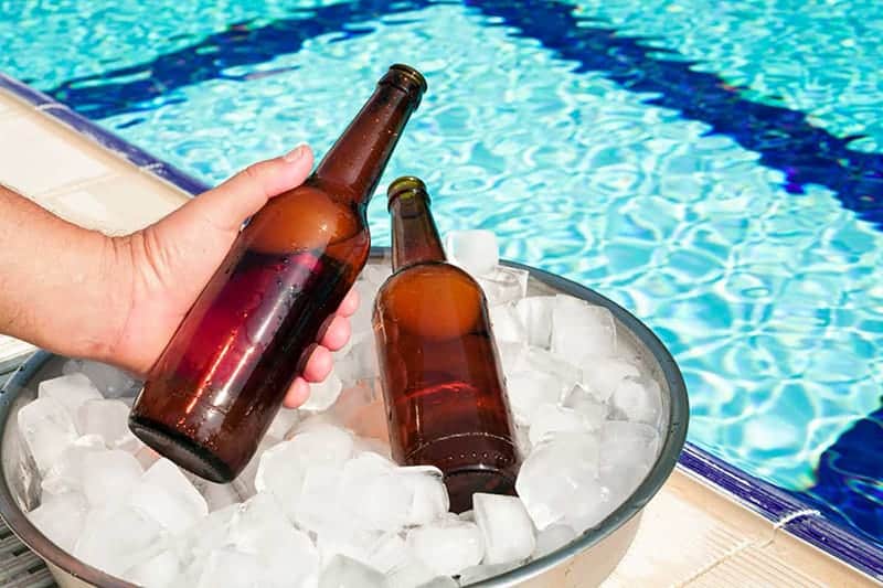 How to chill a beer bottle or can with ice water